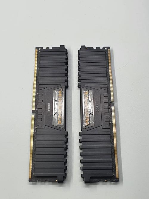 Reducere  Memorii Corsair Vengeance LPX Black DDR4, 2x16GB, 2400 MHz, CL 16